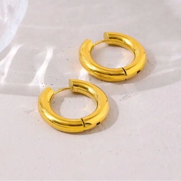 Classic Chunky Style Round Gold Hoop Earrings - Picture 3 of 14